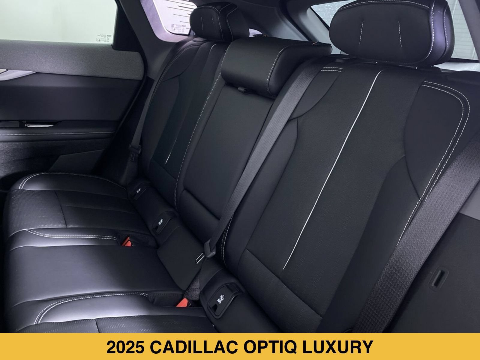 Certified 2025 Cadillac Optiq Luxury 2 AWD/4WD image 13