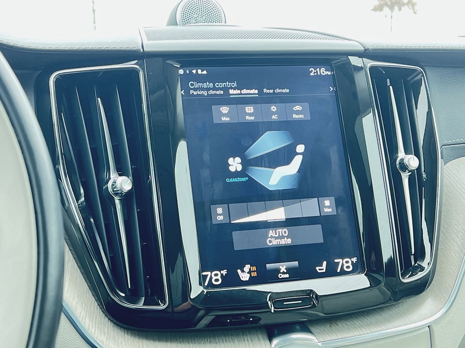 Used 2018 Volvo XC60 T6 Inscription w/ Luxury Seat Package image 21