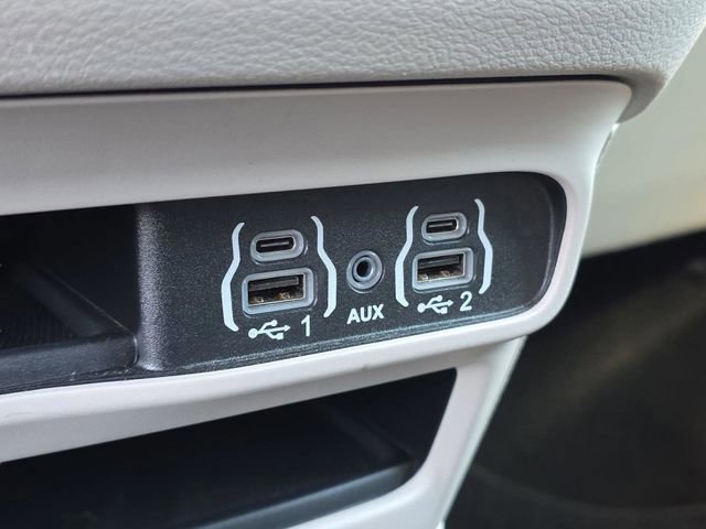 Used 2024 Chrysler Pacifica Touring-L image 22