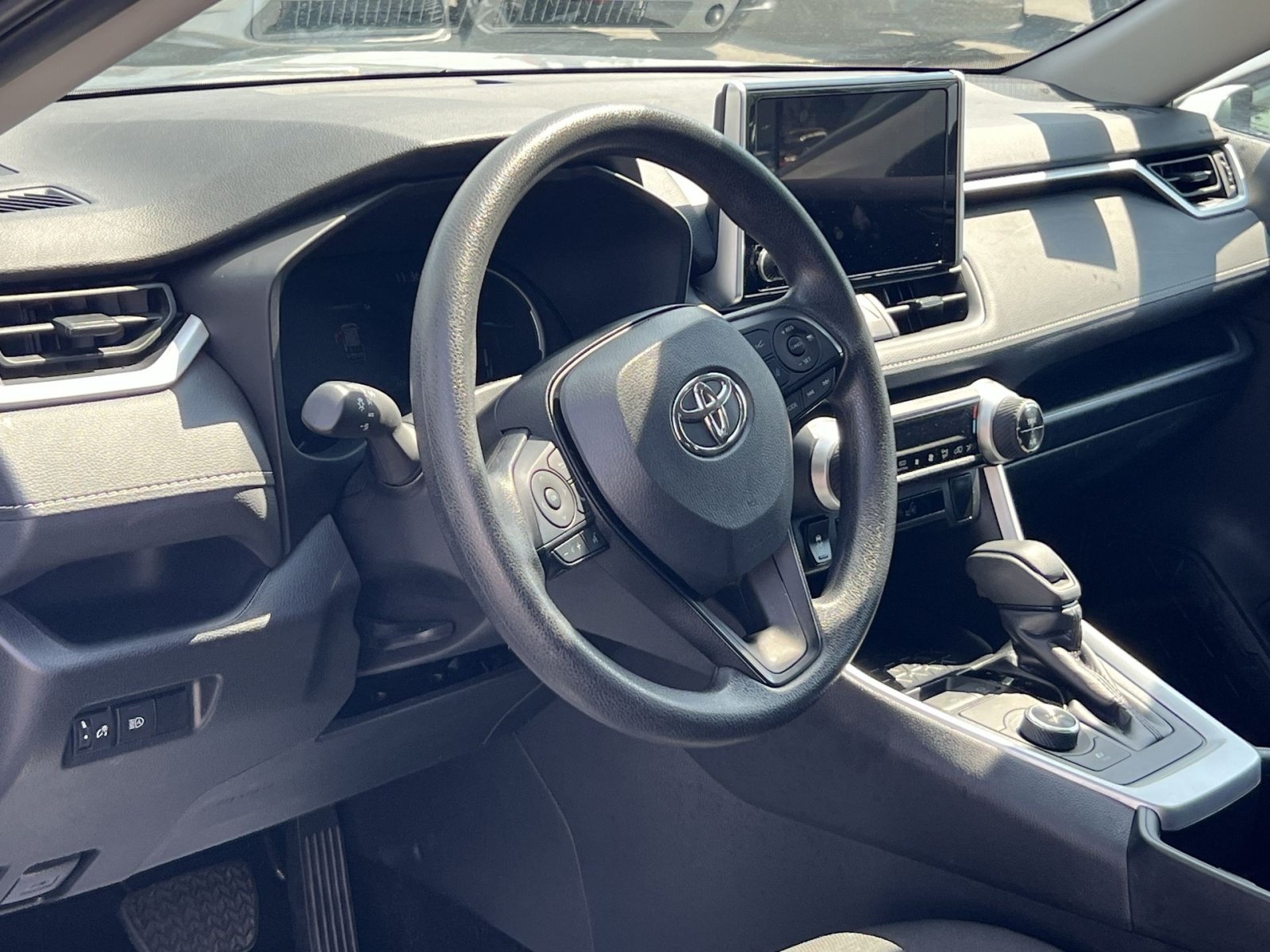 Used 2025 Toyota RAV4 XLE AWD/4WD image 14
