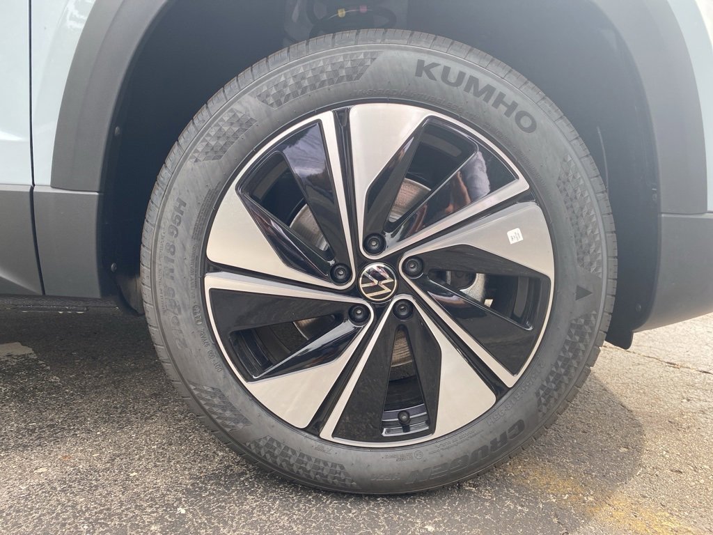 New 2025 Volkswagen Taos SE image 7