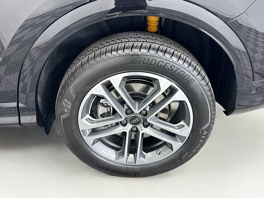 Used 2025 Audi Q5 Premium AWD/4WD image 32
