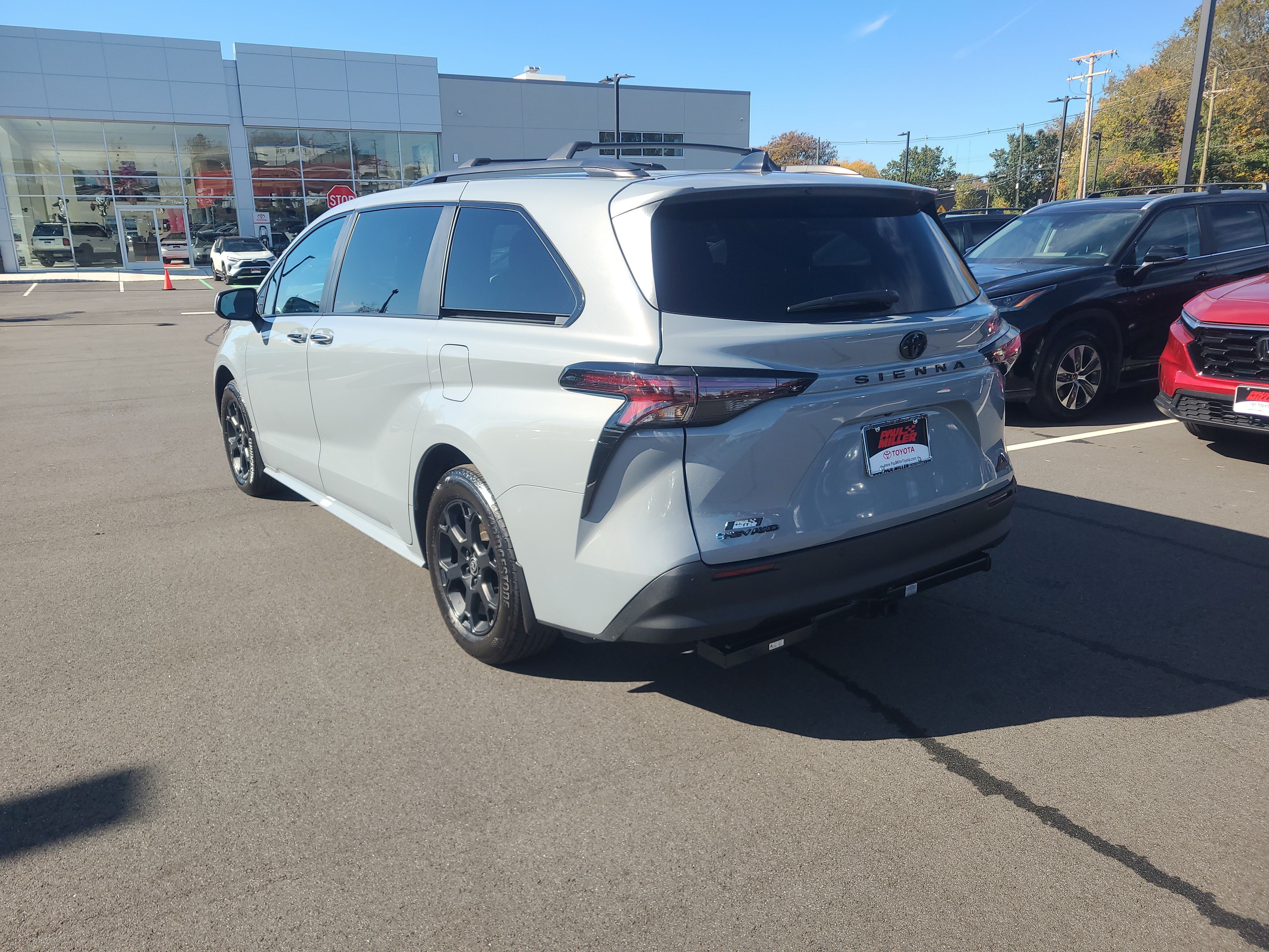 Used 2026 Toyota Sienna XLE Woodland Edition AWD/4WD image 5
