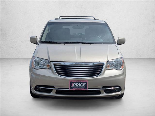 Used 2016 Chrysler Town & Country Touring FWD image 2