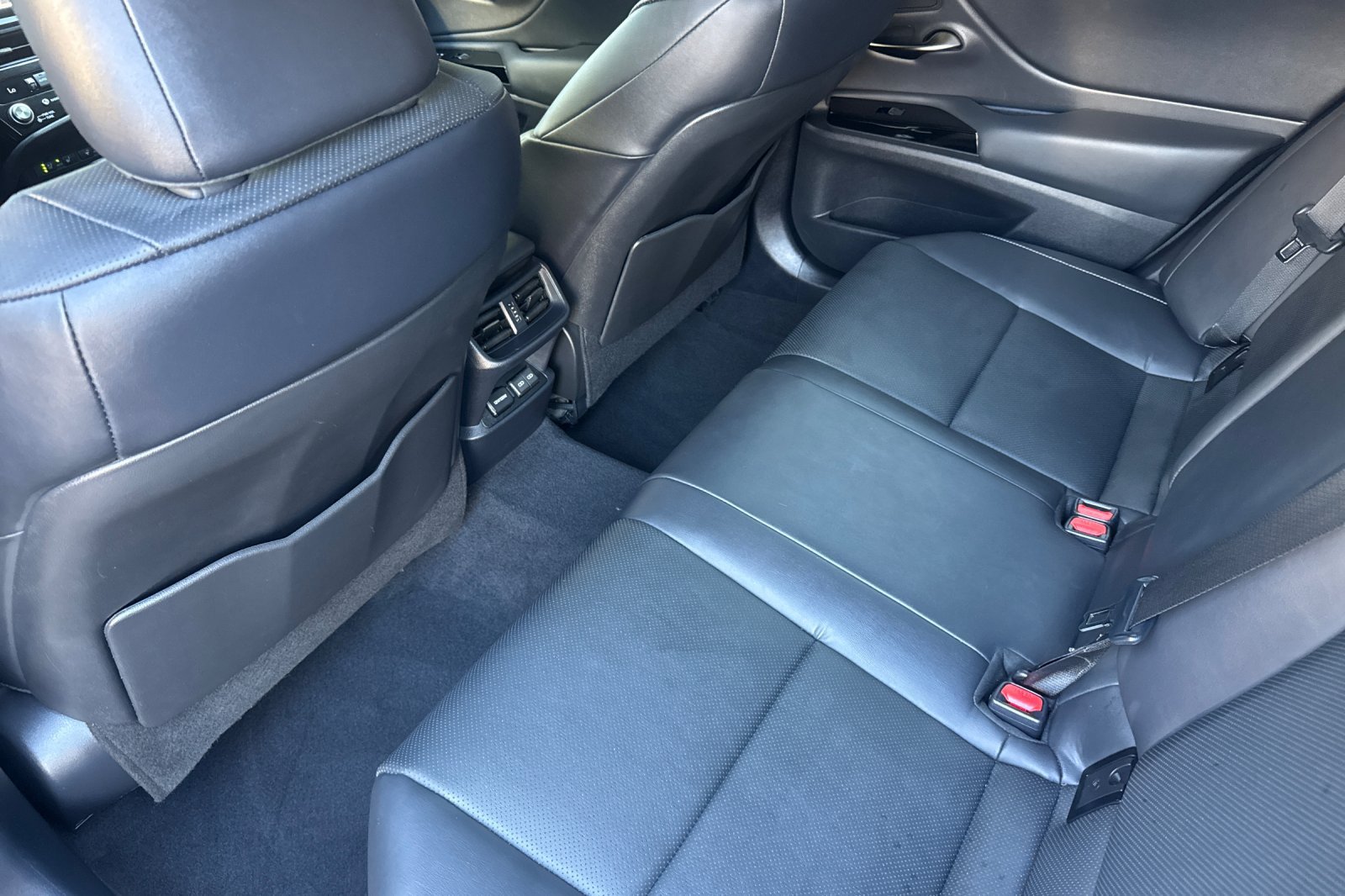 Used 2025 Lexus ES 300h w/ Premium Package FWD image 13