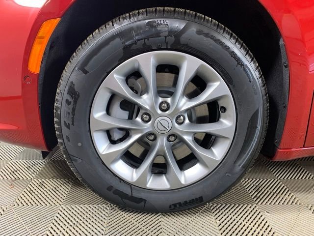 New 2026 Chrysler Pacifica Select AWD/4WD image 8
