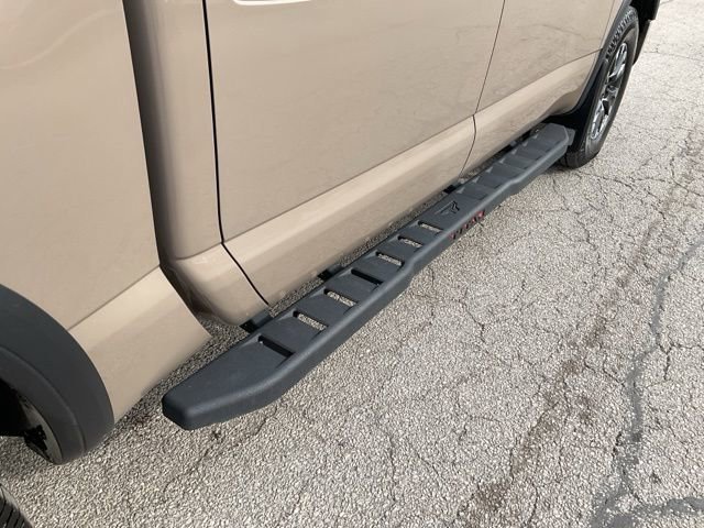 Used 2021 Nissan Titan PRO-4X w/ Pro-4x Convenience Package image 13