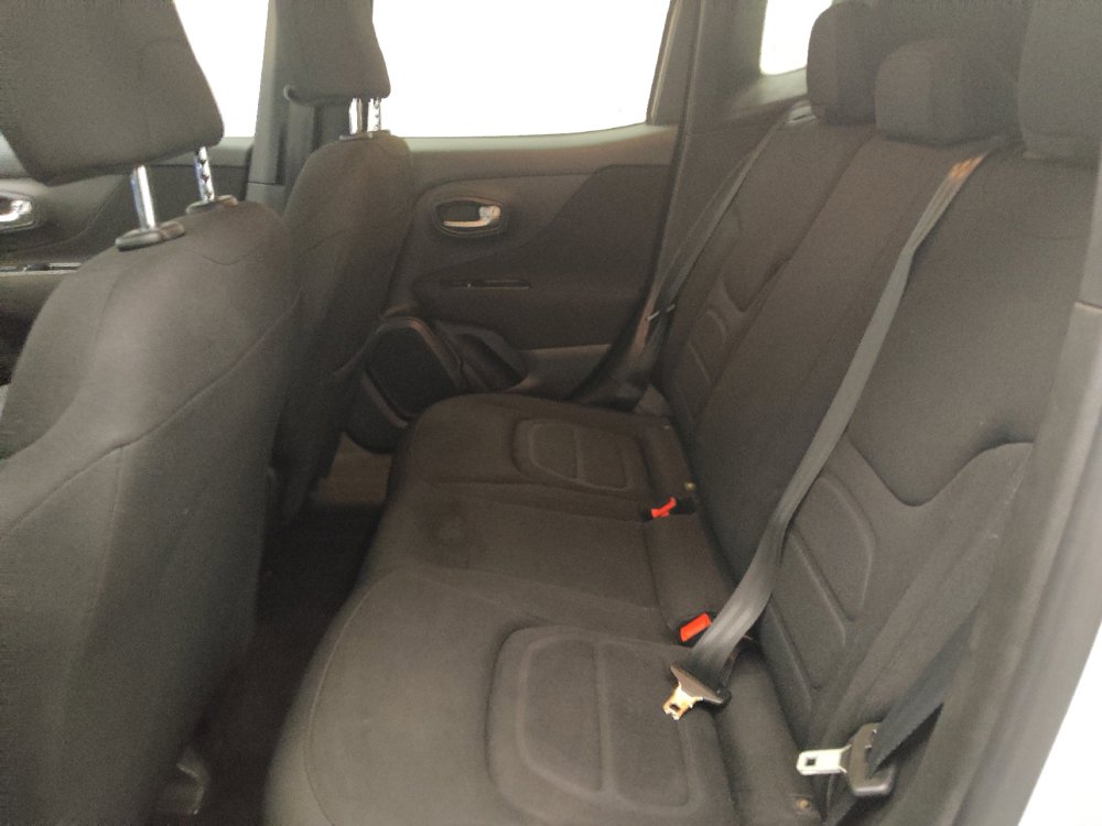 Used 2020 Jeep Renegade Latitude FWD image 18