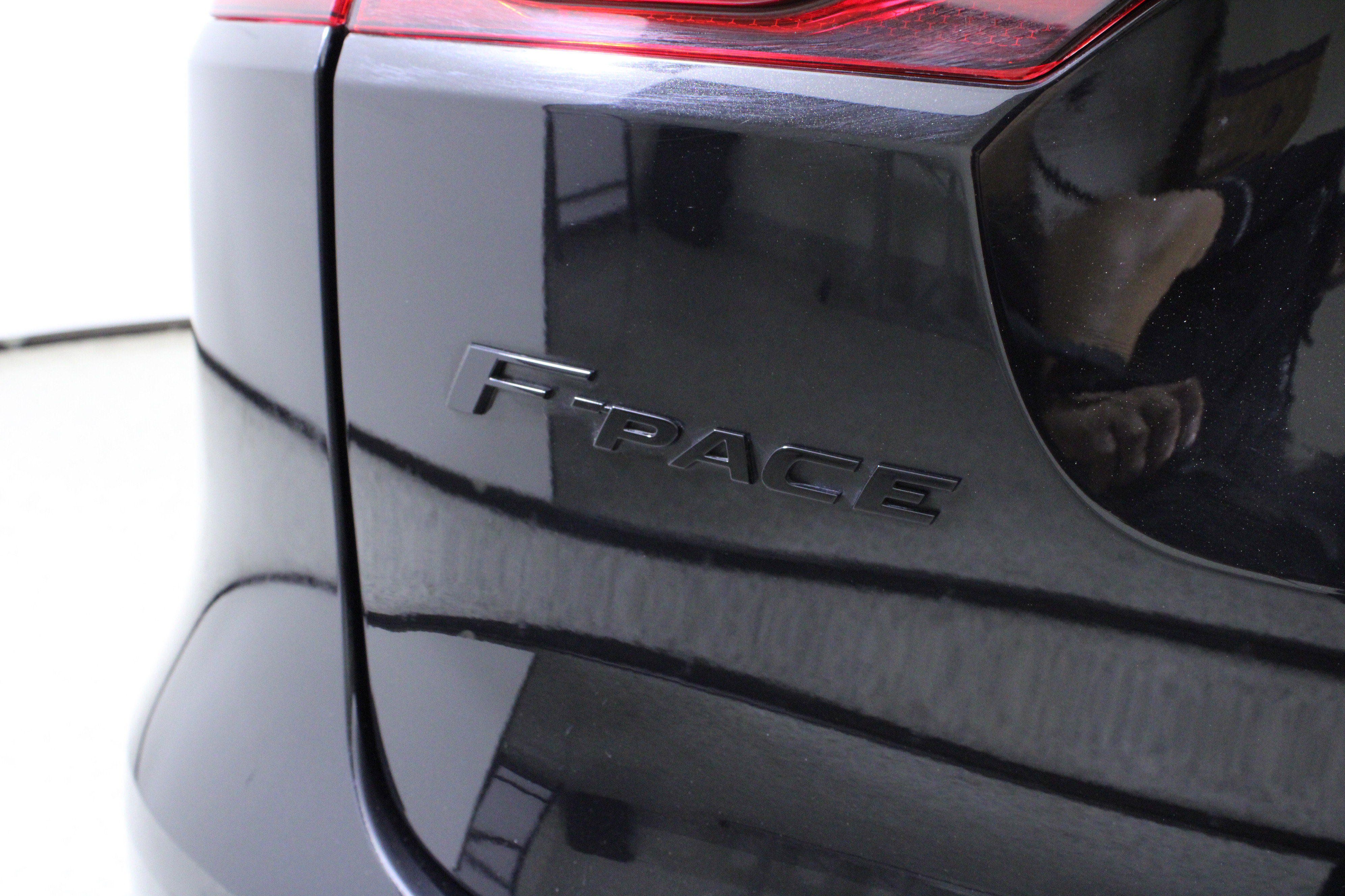 Used 2023 Jaguar F-PACE R-Dynamic S image 9