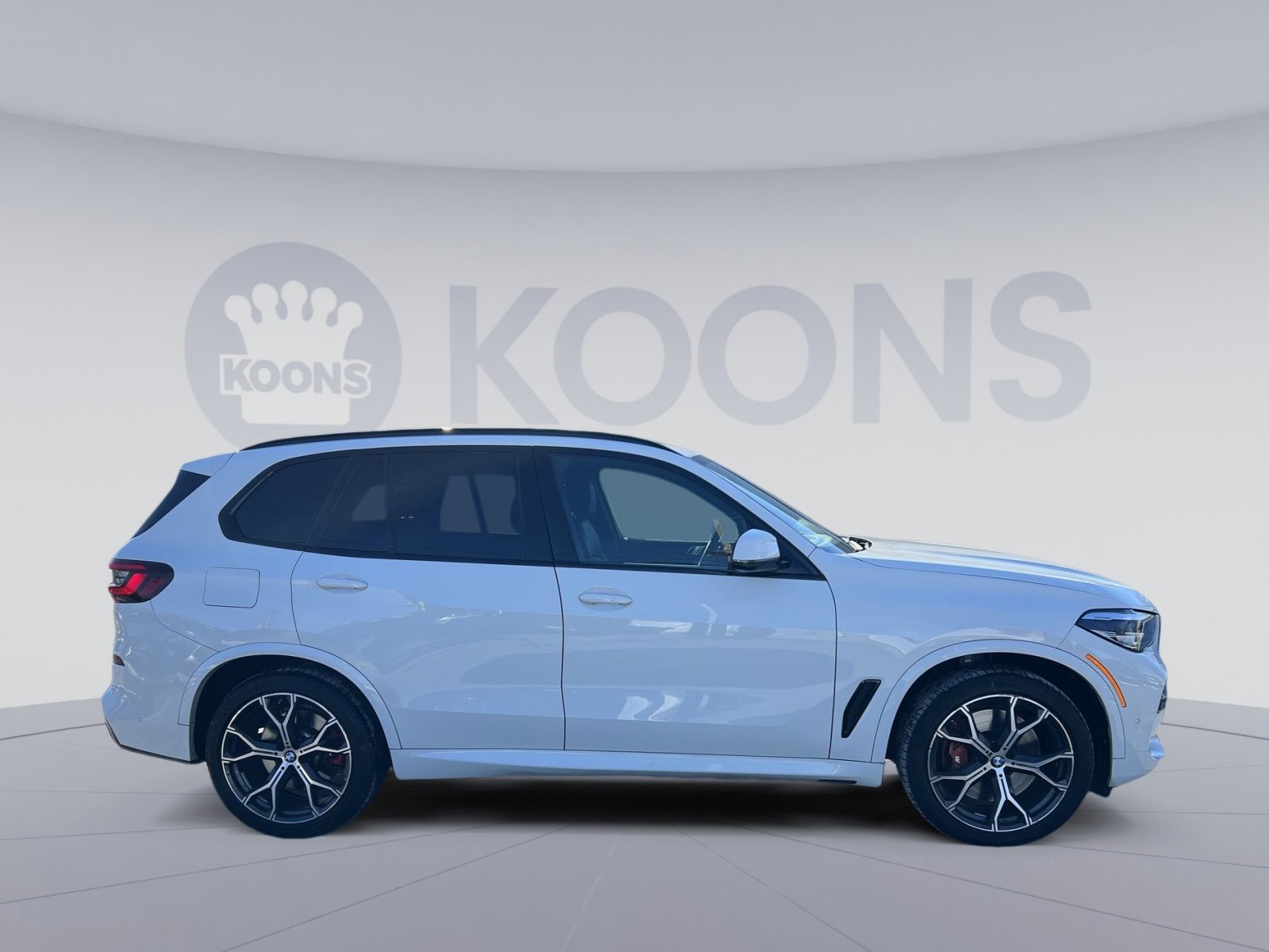 Used 2023 BMW X5 M50i w/ Climate Comfort Package image 8