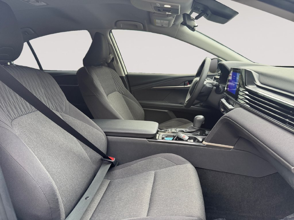 Used 2025 Toyota Camry LE FWD image 15
