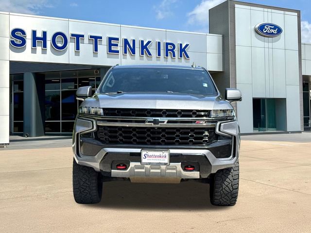 Used 2022 Chevrolet Suburban Z71 w/ Luxury Package AWD/4WD image 2