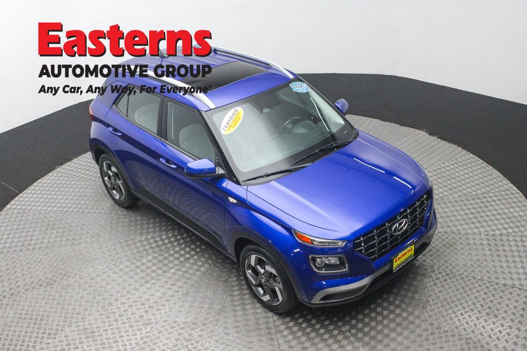 Used 2023 Hyundai Venue SEL image 3