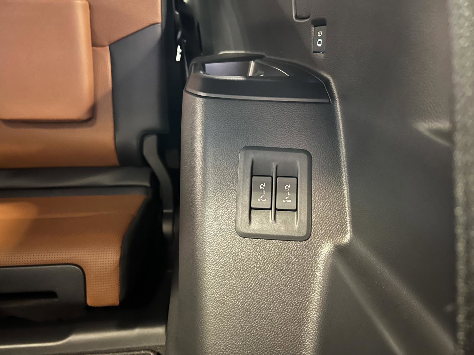 Used 2026 Lexus GX 550 w/ Cold Area Package image 35