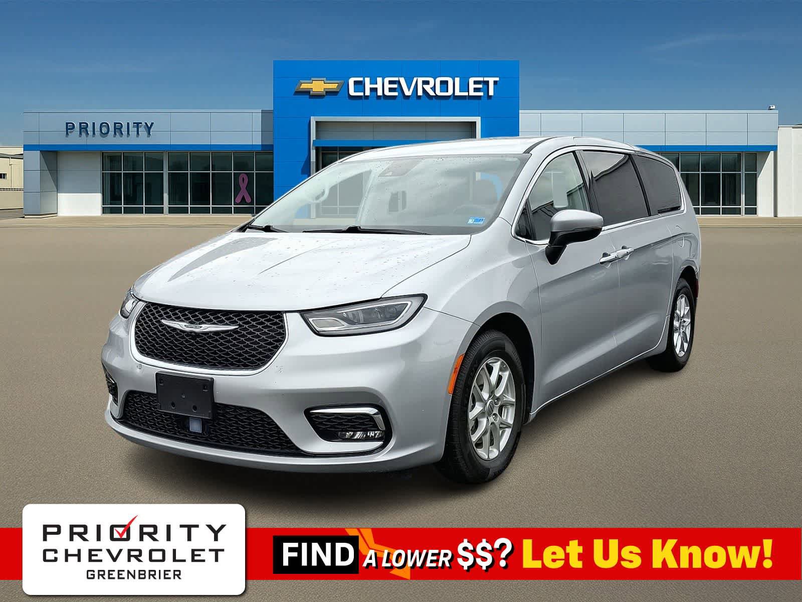 Used 2023 Chrysler Pacifica Touring-L image 1