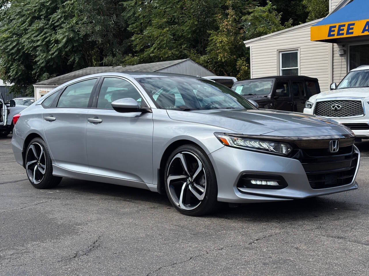 Used 2019 Honda Accord Sport image 2