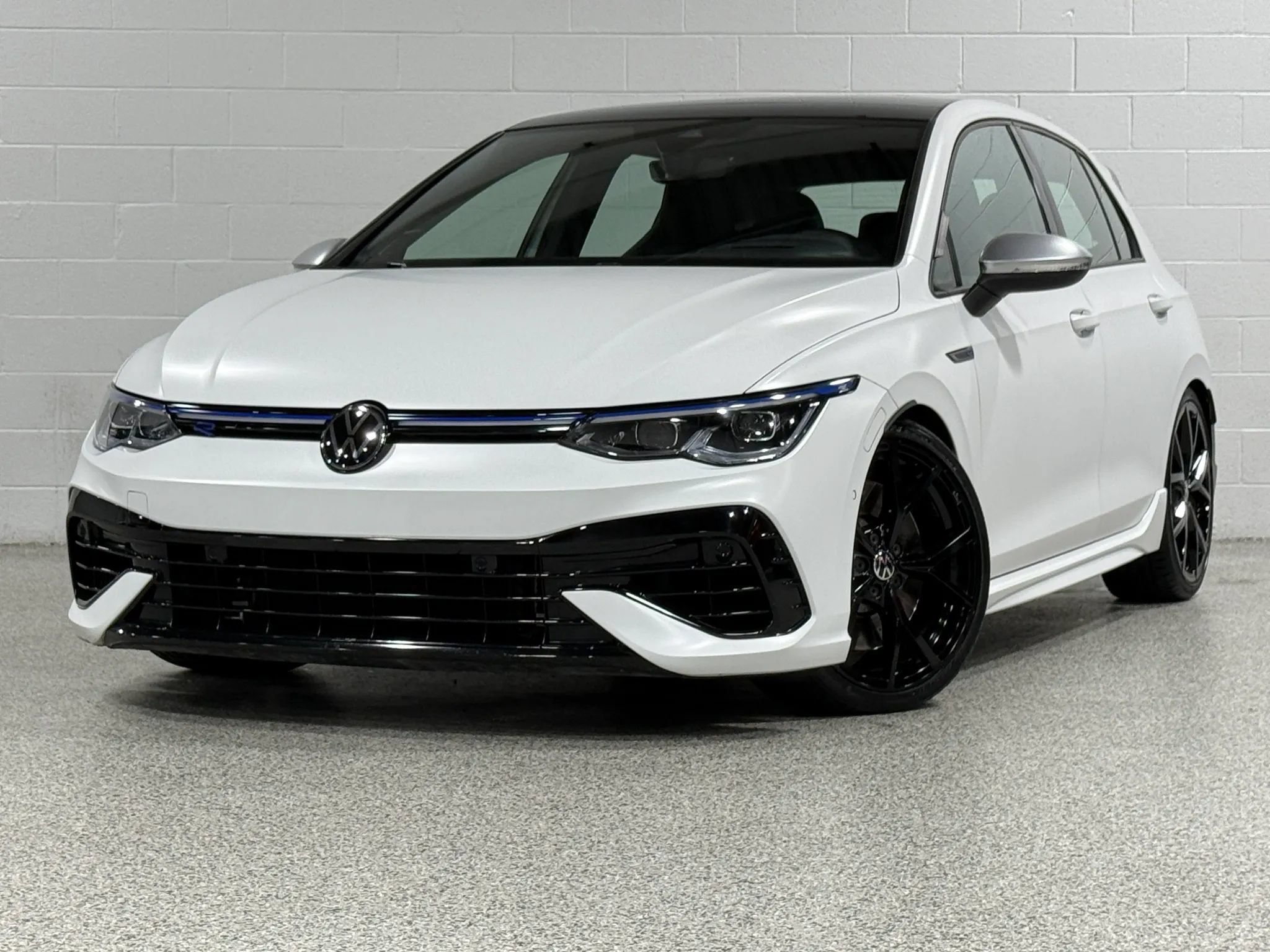 Used 2023 Volkswagen Golf R AWD/4WD image 2