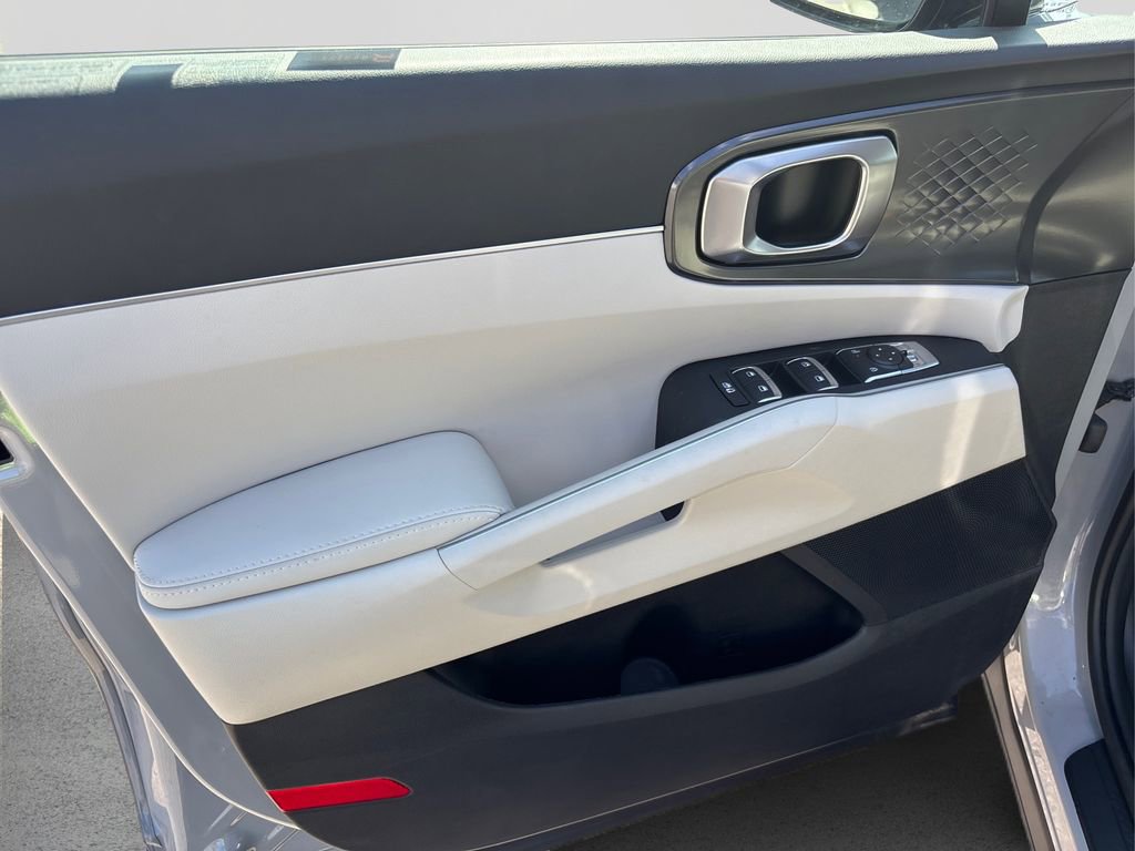 Certified 2025 Kia Sorento S image 21