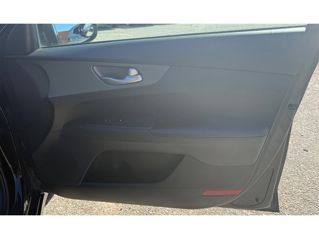 Used 2020 Kia Forte LXS FWD image 25