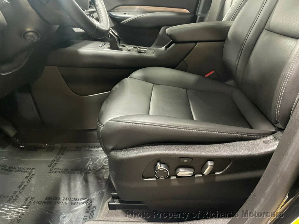 Used 2024 Cadillac XT4 Premium Luxury image 11