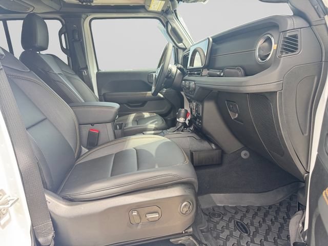Used 2024 Jeep Wrangler Unlimited Sahara w/ Technology Group AWD/4WD image 15