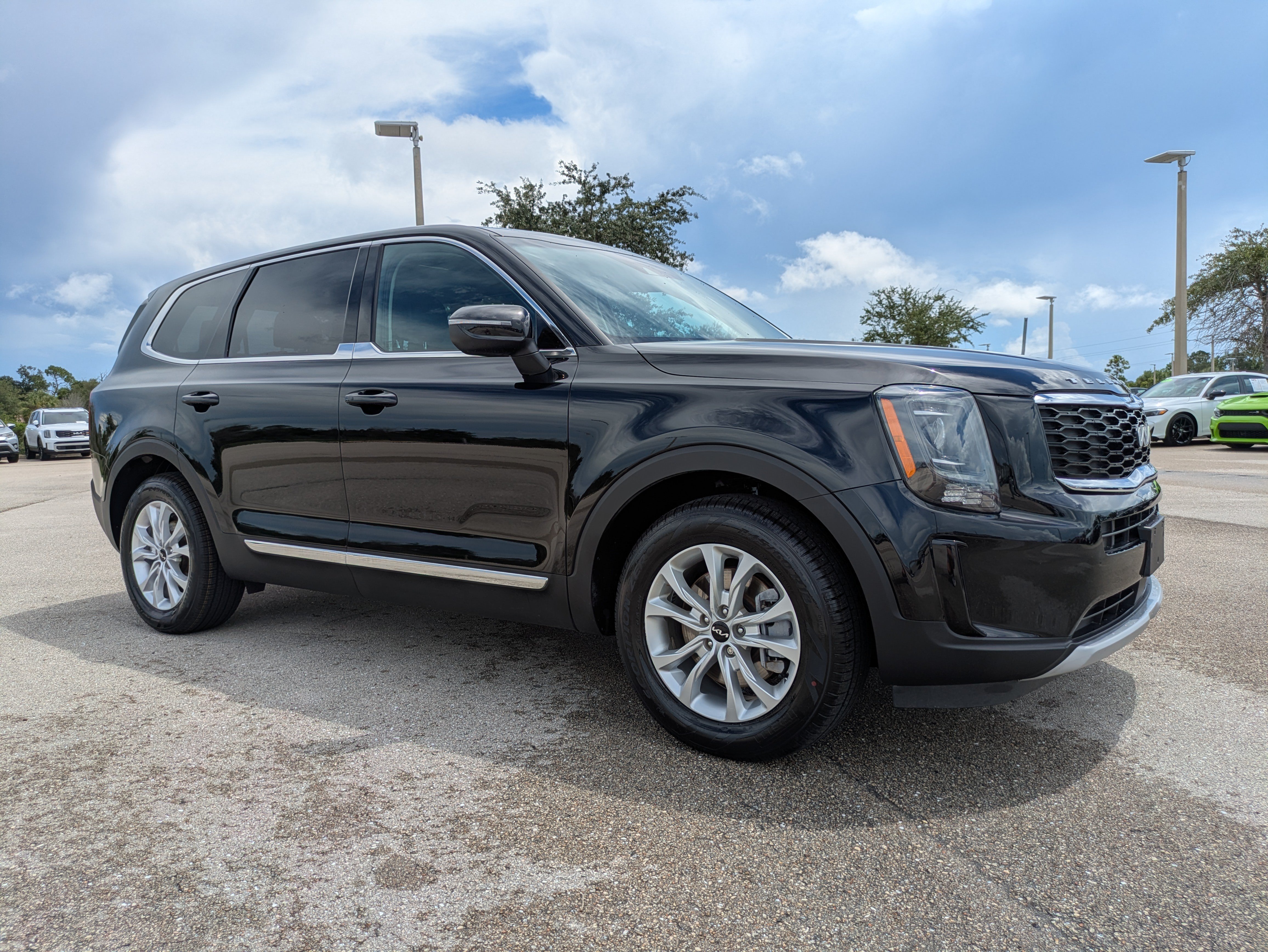Used 2022 Kia Telluride LX AWD/4WD image 2