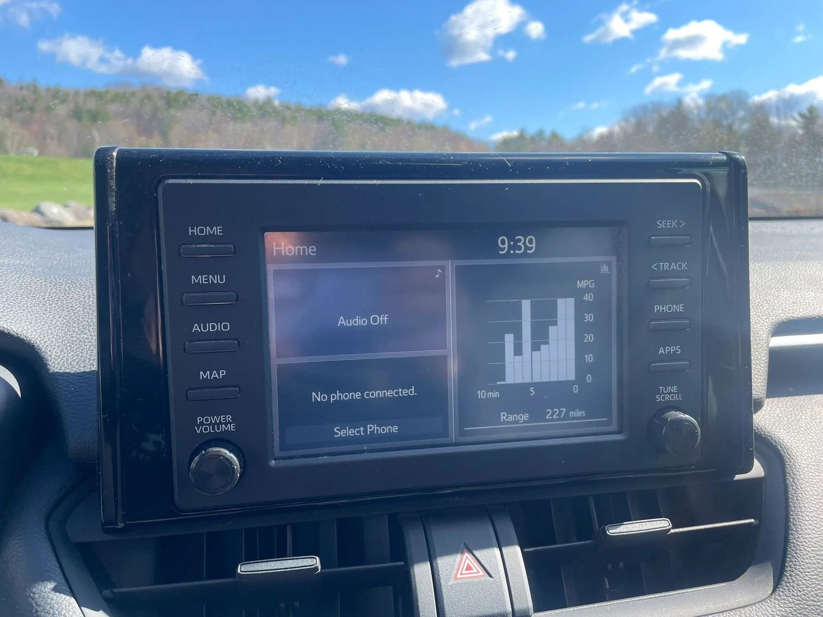 Used 2019 Toyota RAV4 LE AWD/4WD image 8
