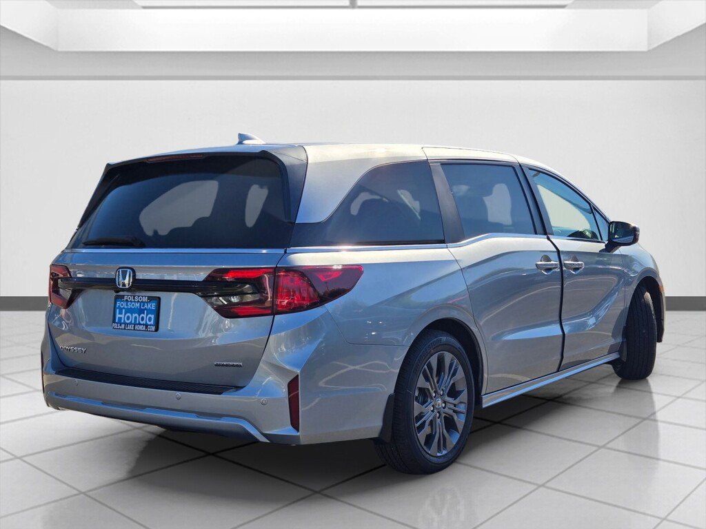 New 2026 Honda Odyssey Touring image 4