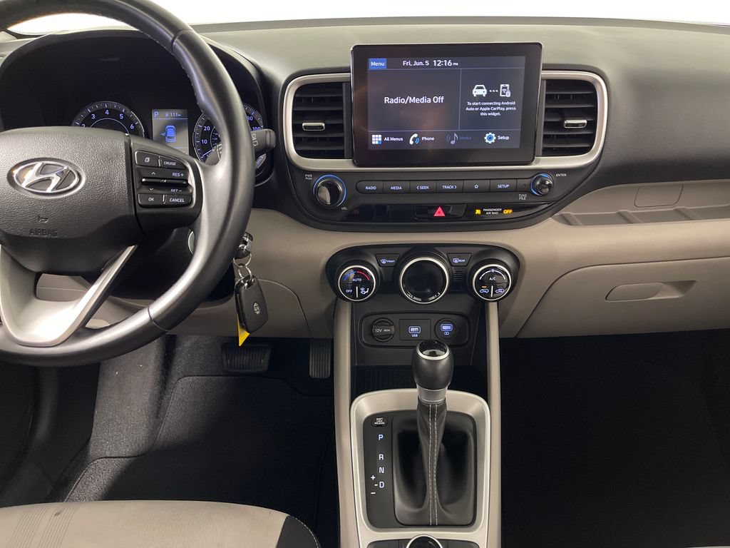 Used 2020 Hyundai Venue SEL w/ Convenience Package FWD image 16