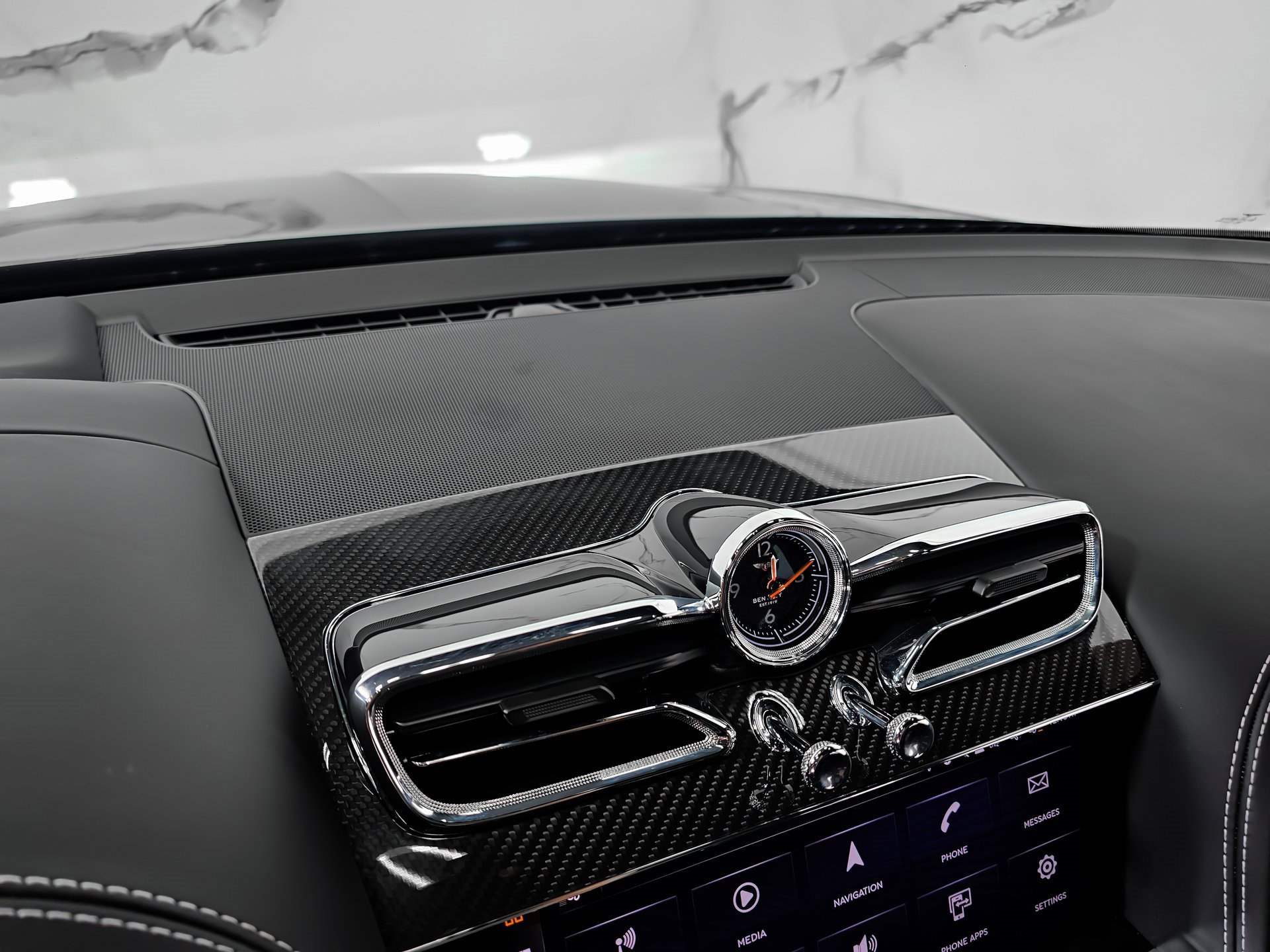 Used 2023 Bentley Bentayga Extended Wheelbase image 39