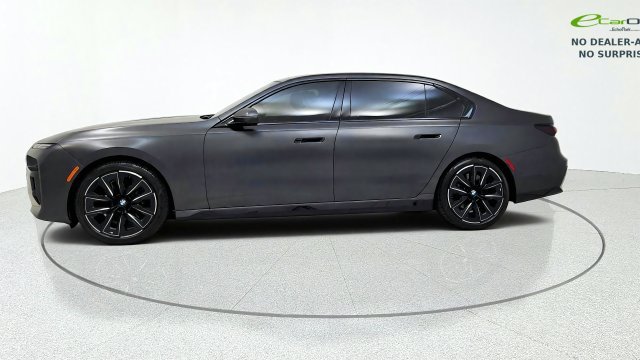 Used 2023 BMW 740i w/ Parking Assistance Package RWD image 5