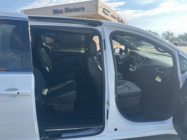 New 2026 Chrysler Pacifica Select image 14