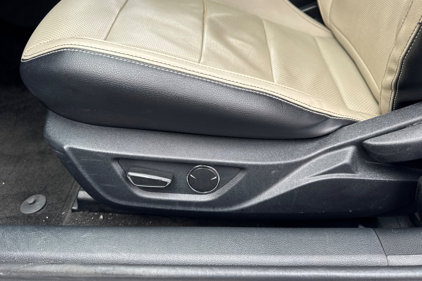 Used 2015 Ford Mustang Premium RWD image 13