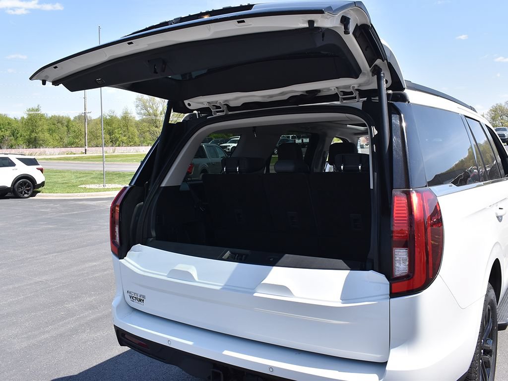 Certified 2025 Ford Expedition Active AWD/4WD image 31