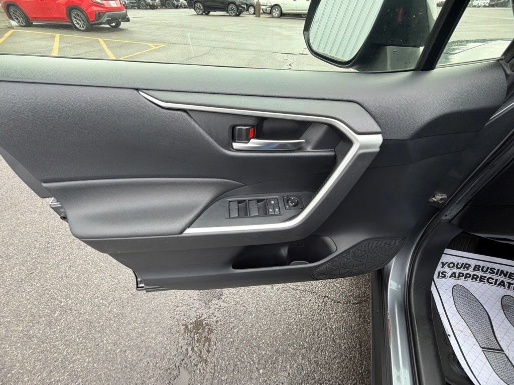 Used 2021 Toyota RAV4 XLE w/ XLE Grade Weather Package AWD/4WD image 17