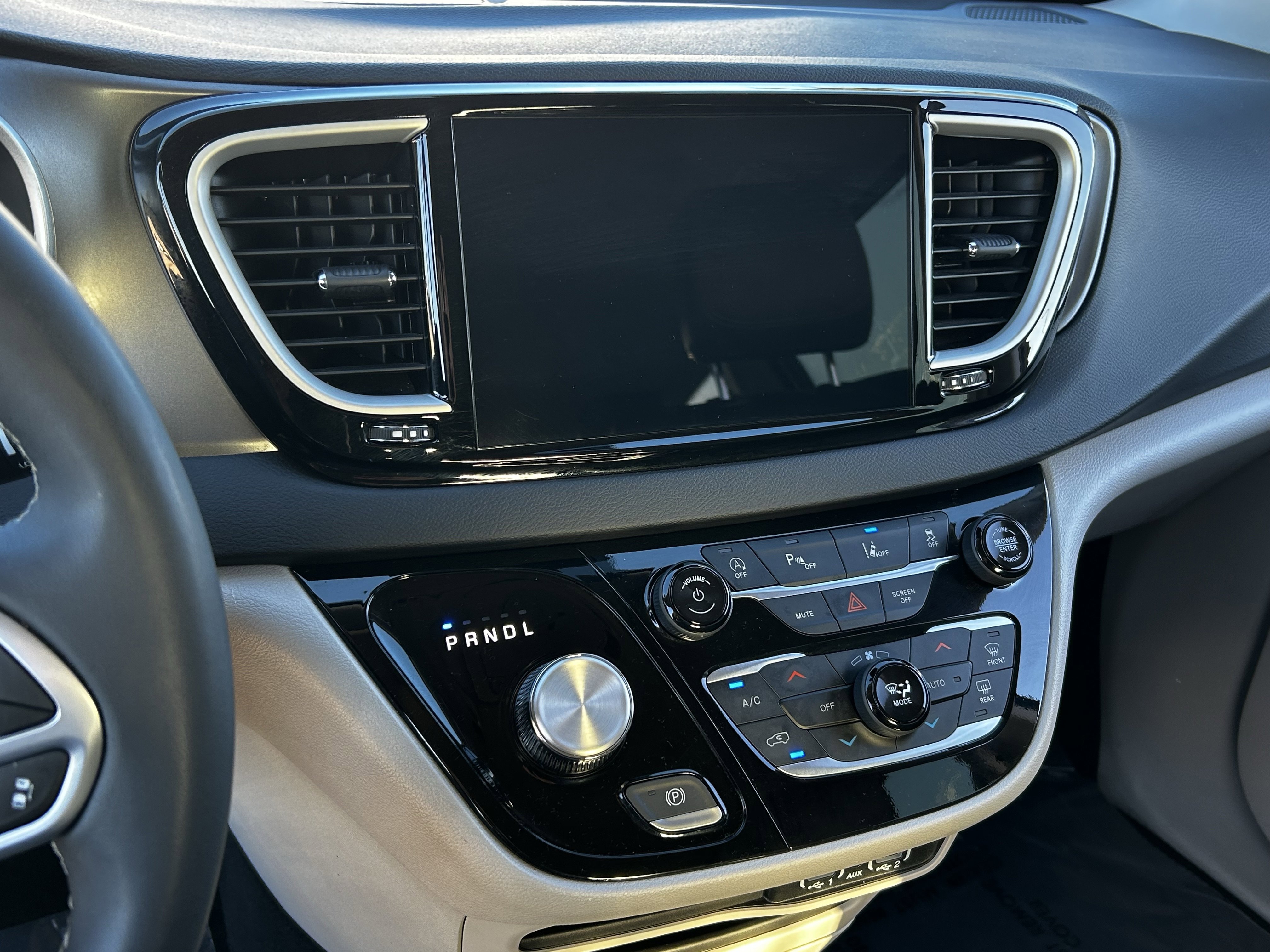 Certified 2024 Chrysler Pacifica Touring-L image 26