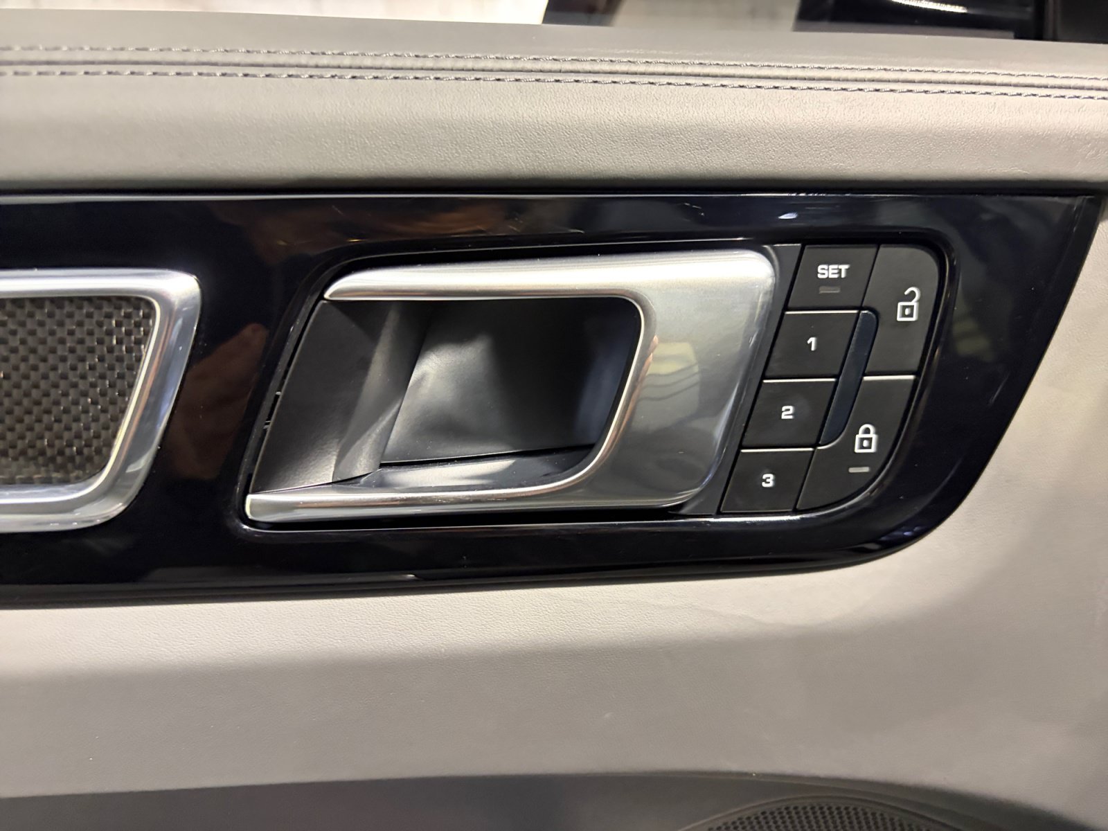 Certified 2023 Porsche Cayenne Turbo S AWD/4WD image 21