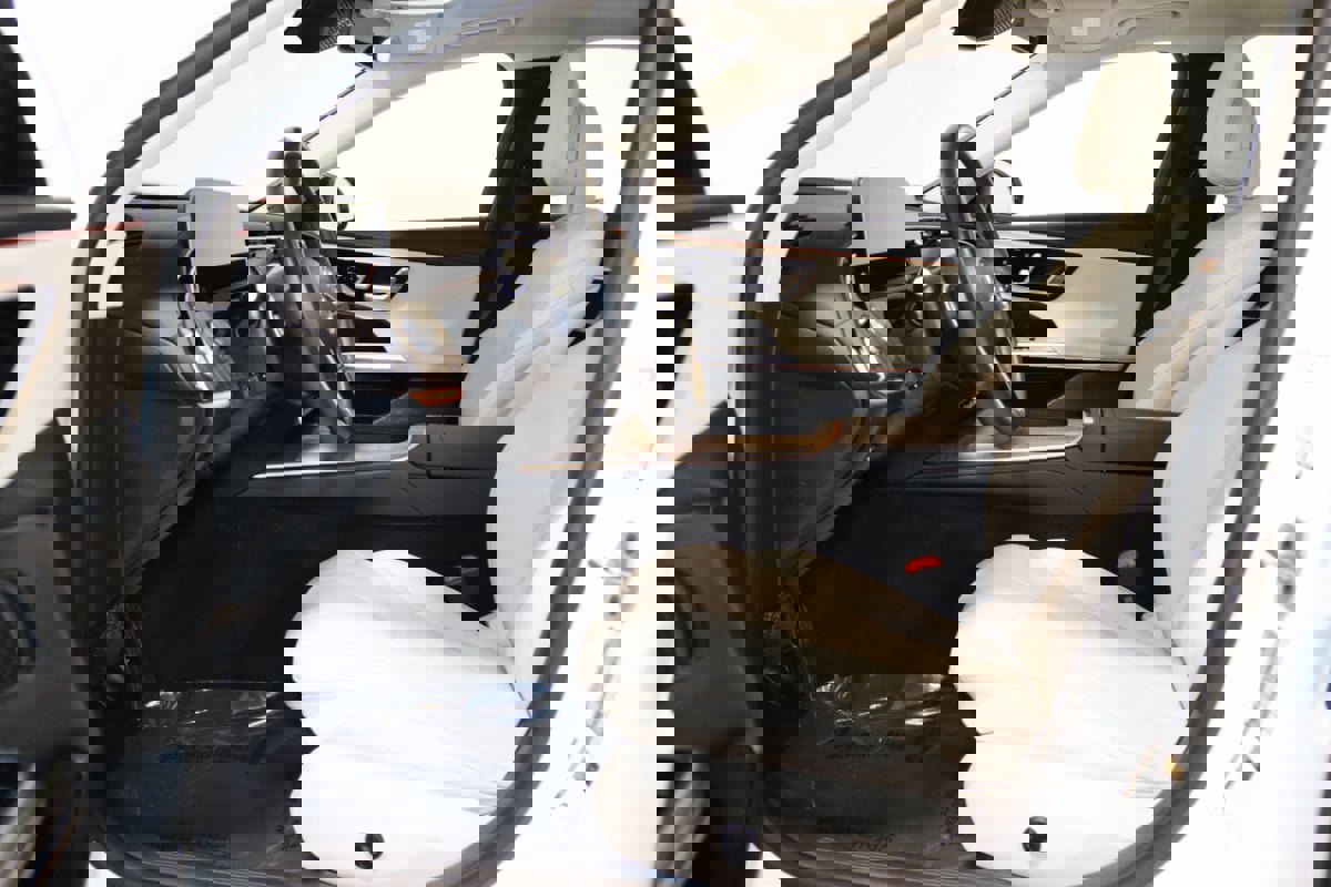 Used 2025 Mercedes-Benz E 350 4MATIC Sedan image 14