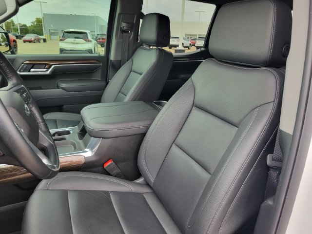 Used 2025 Chevrolet Silverado 1500 RST w/ Redline Edition AWD/4WD image 5