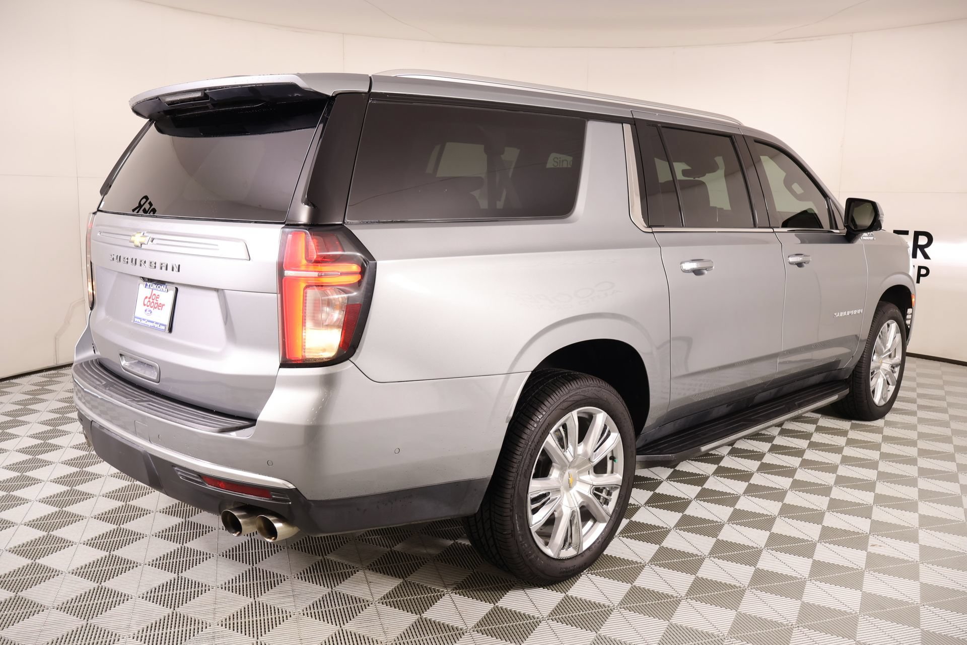 Used 2024 Chevrolet Suburban High Country w/ Advanced Technology Package AWD/4WD image 22