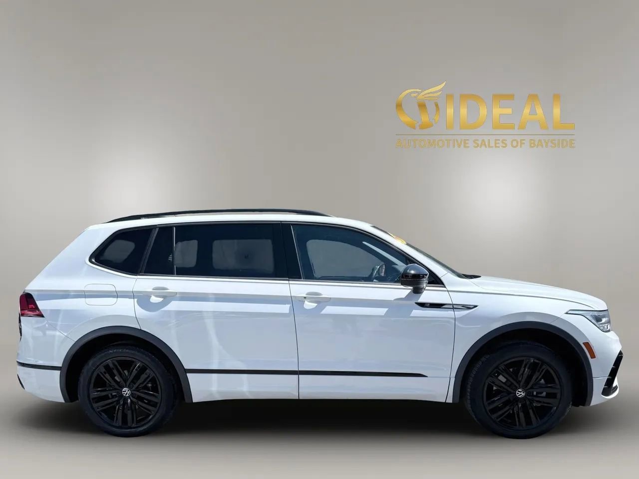 Used 2022 Volkswagen Tiguan SE R-Line AWD/4WD image 6