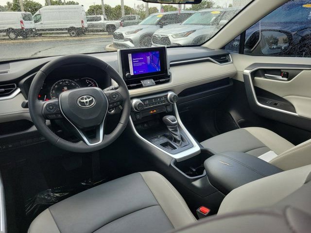 Used 2023 Toyota RAV4 XLE Premium image 11