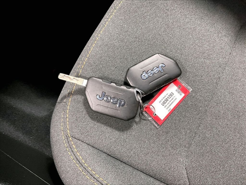 Used 2024 Jeep Wrangler Unlimited AWD/4WD image 30