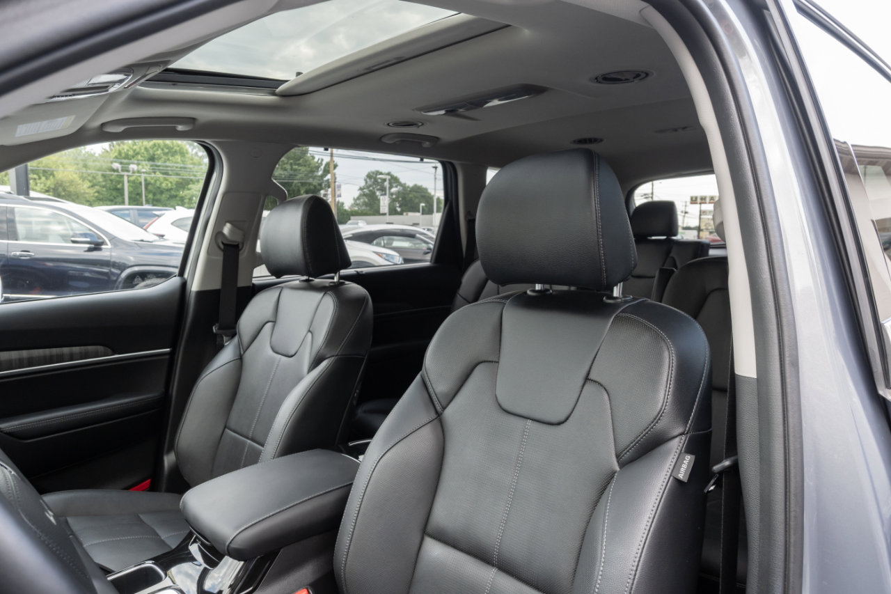 Used 2024 Kia Telluride EX w/ EX Captain's Chair Package image 15