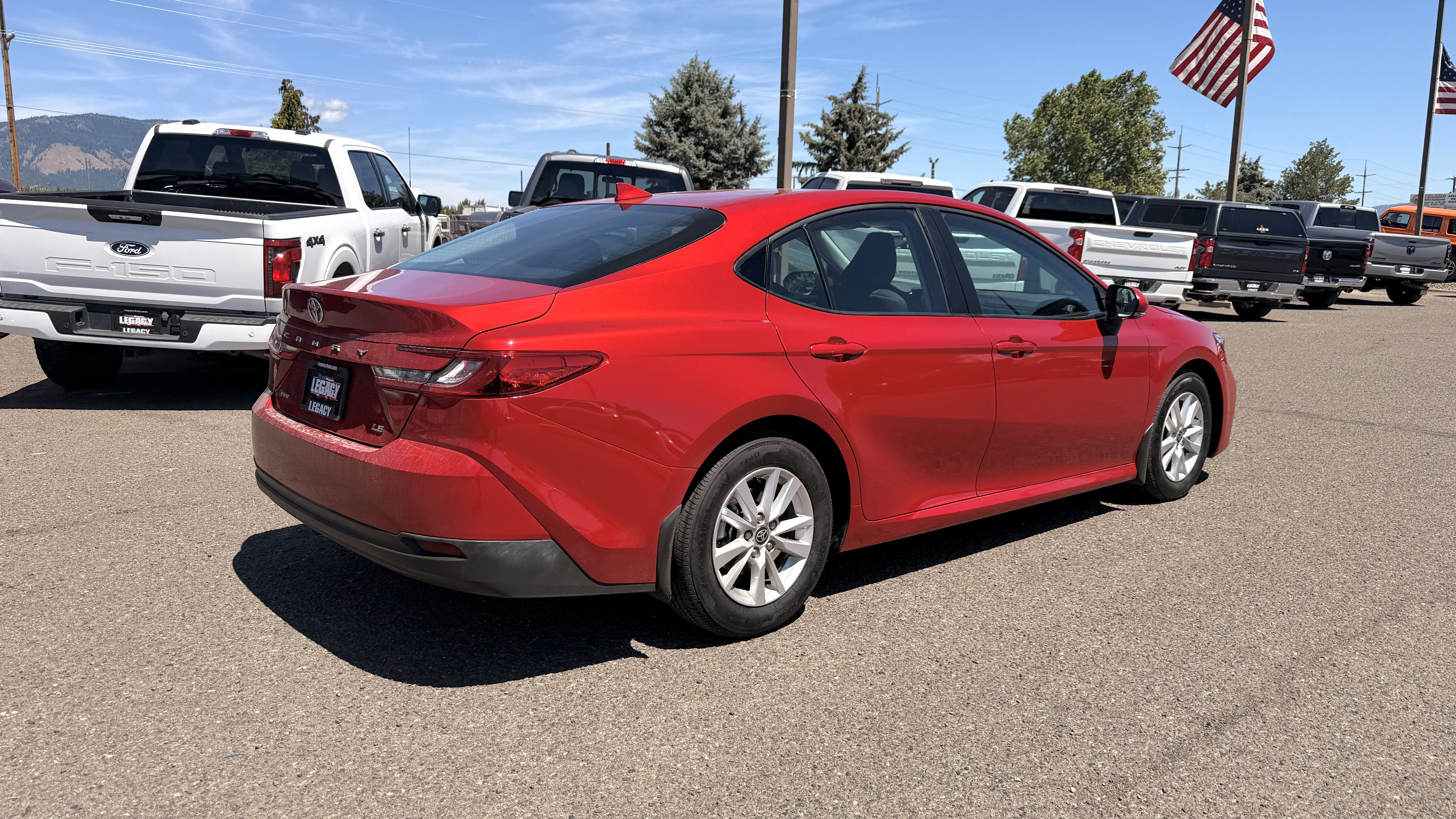 Used 2025 Toyota Camry LE w/ Convenience Package FWD image 7