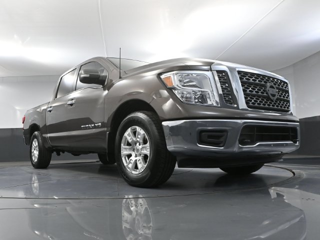 Used 2018 Nissan Titan SV AWD/4WD image 41