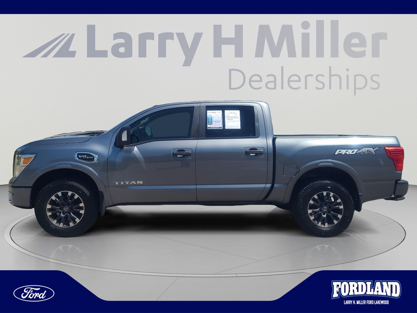 Used 2017 Nissan Titan PRO-4X AWD/4WD image 2