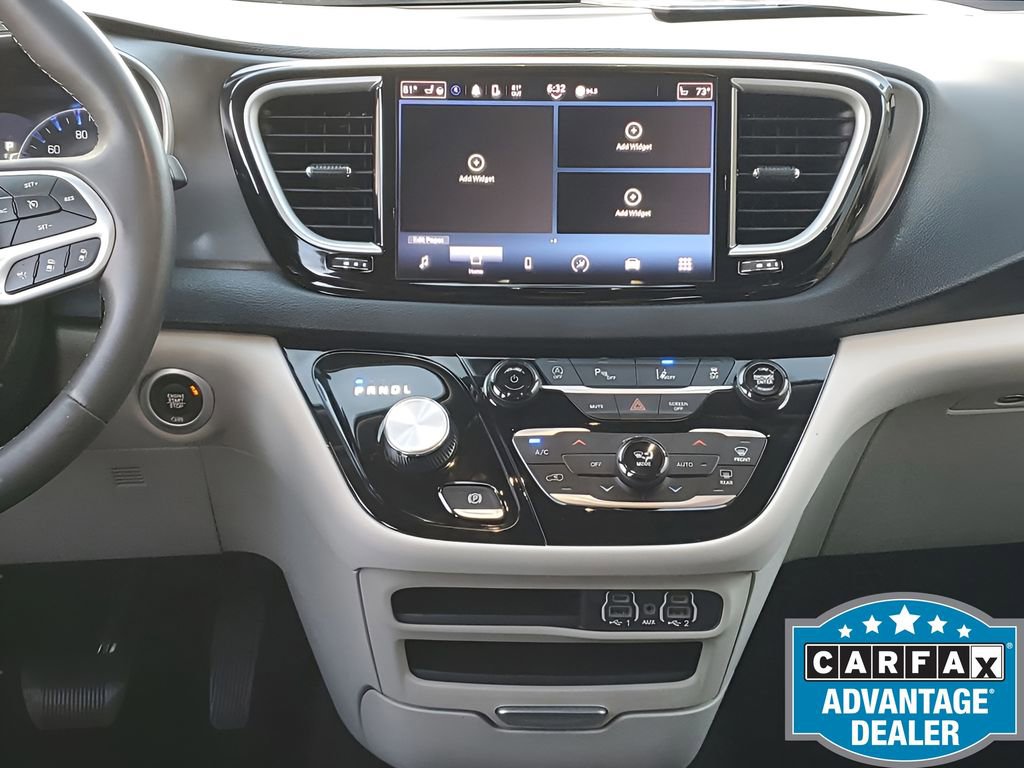 Used 2023 Chrysler Pacifica Touring-L image 31