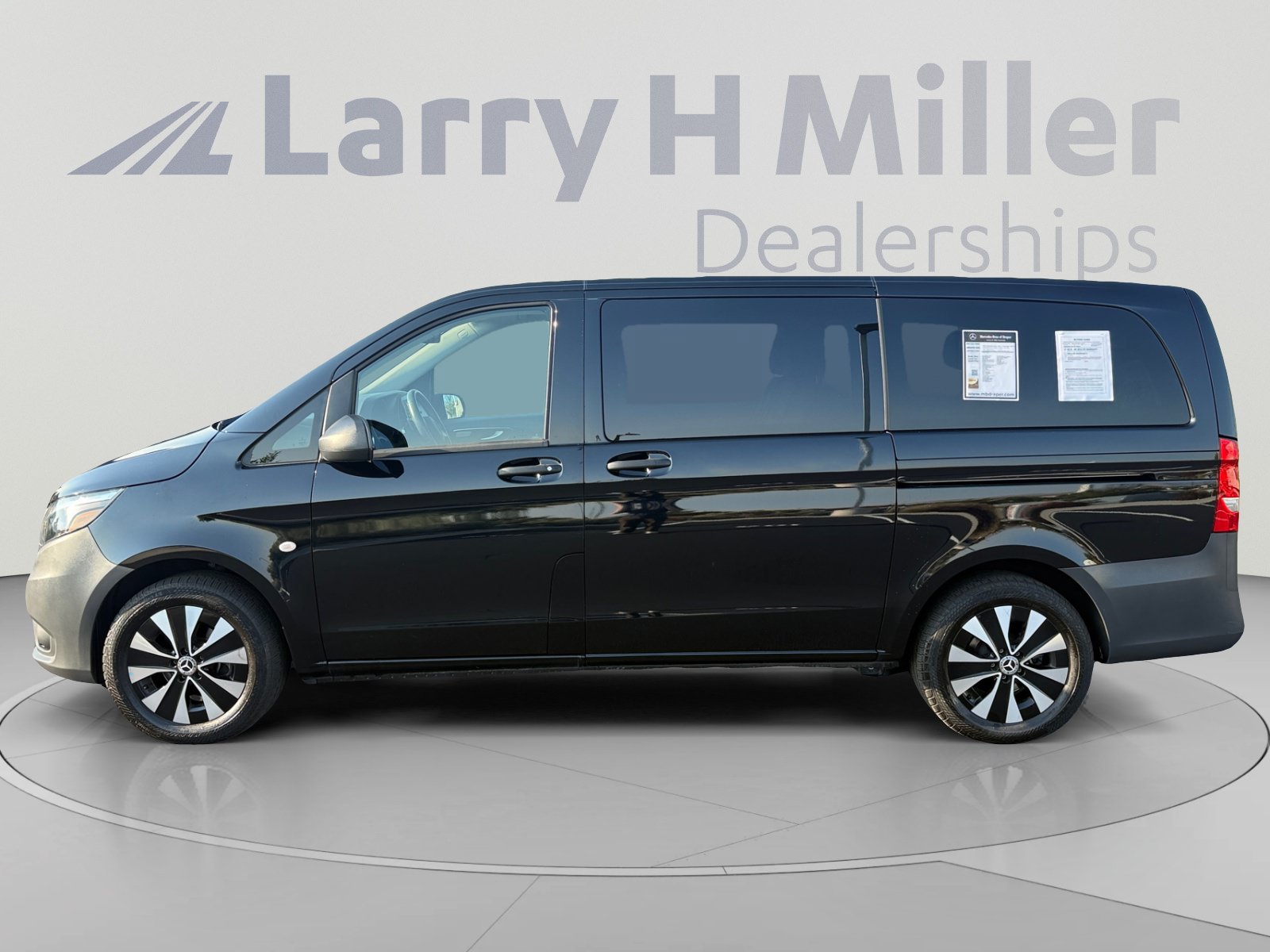 Used 2023 Mercedes-Benz Metris Passenger image 2