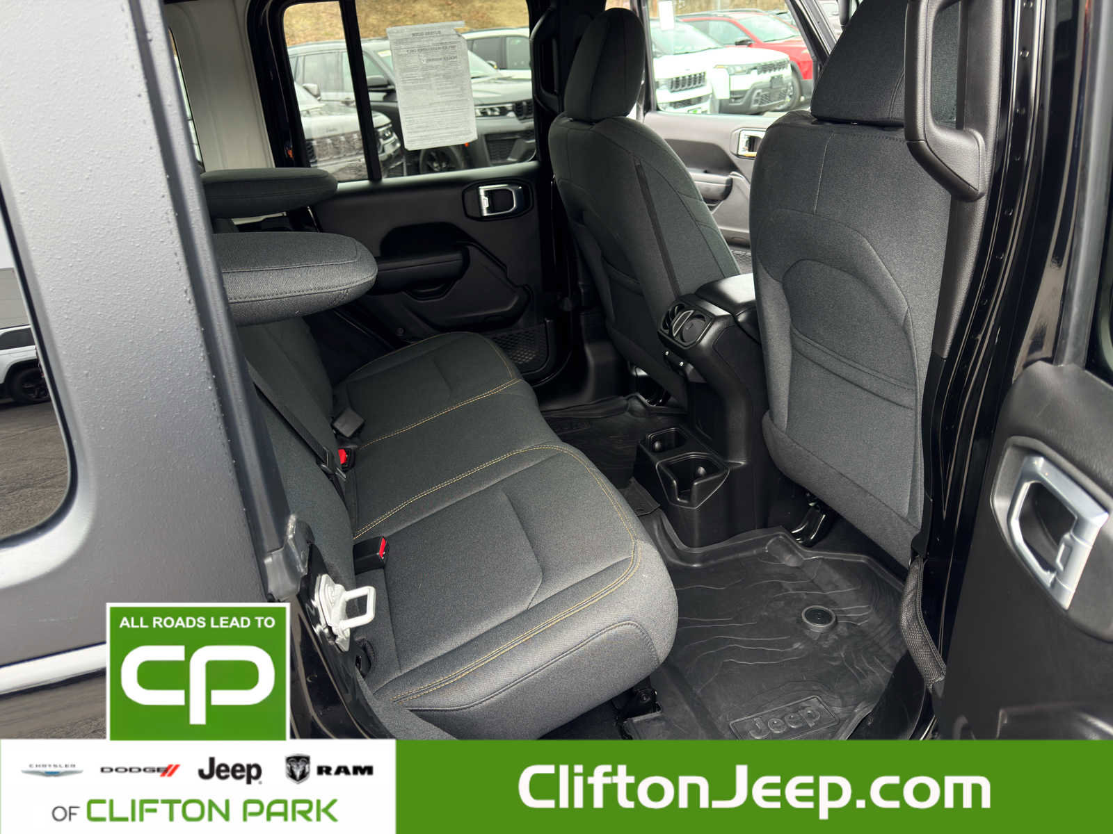 Used 2024 Jeep Wrangler Willys image 16